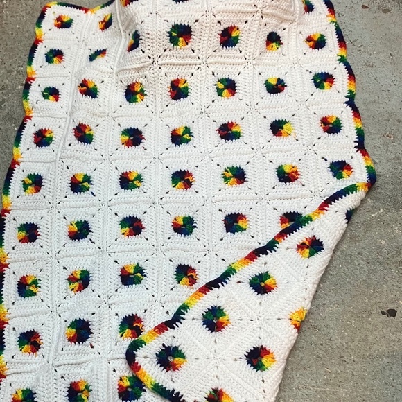 Vintage white afghan  granny square small blanket or retro throw 36” 54” - Picture 5 of 5